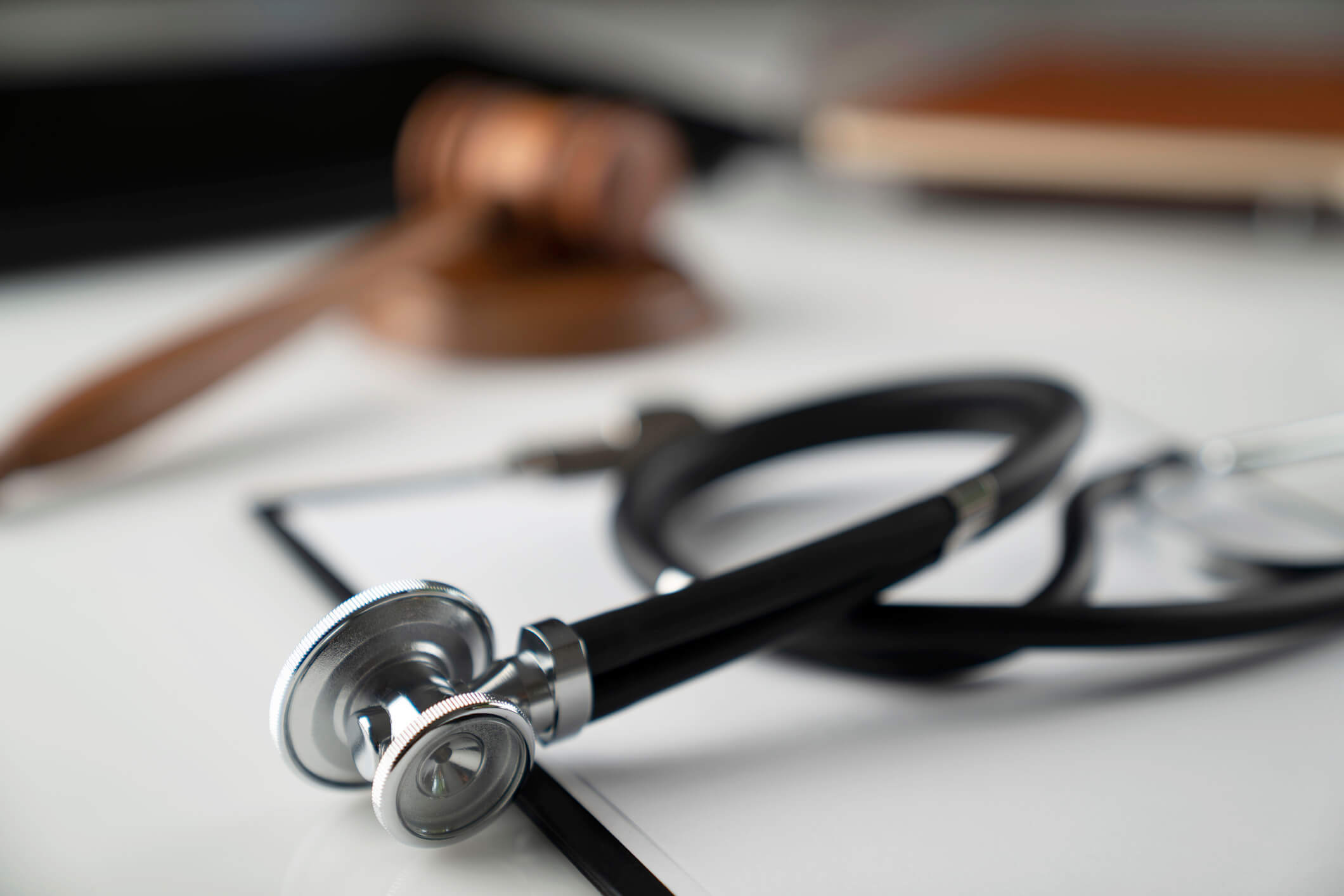stethoscope and gavel representing medical malpractice