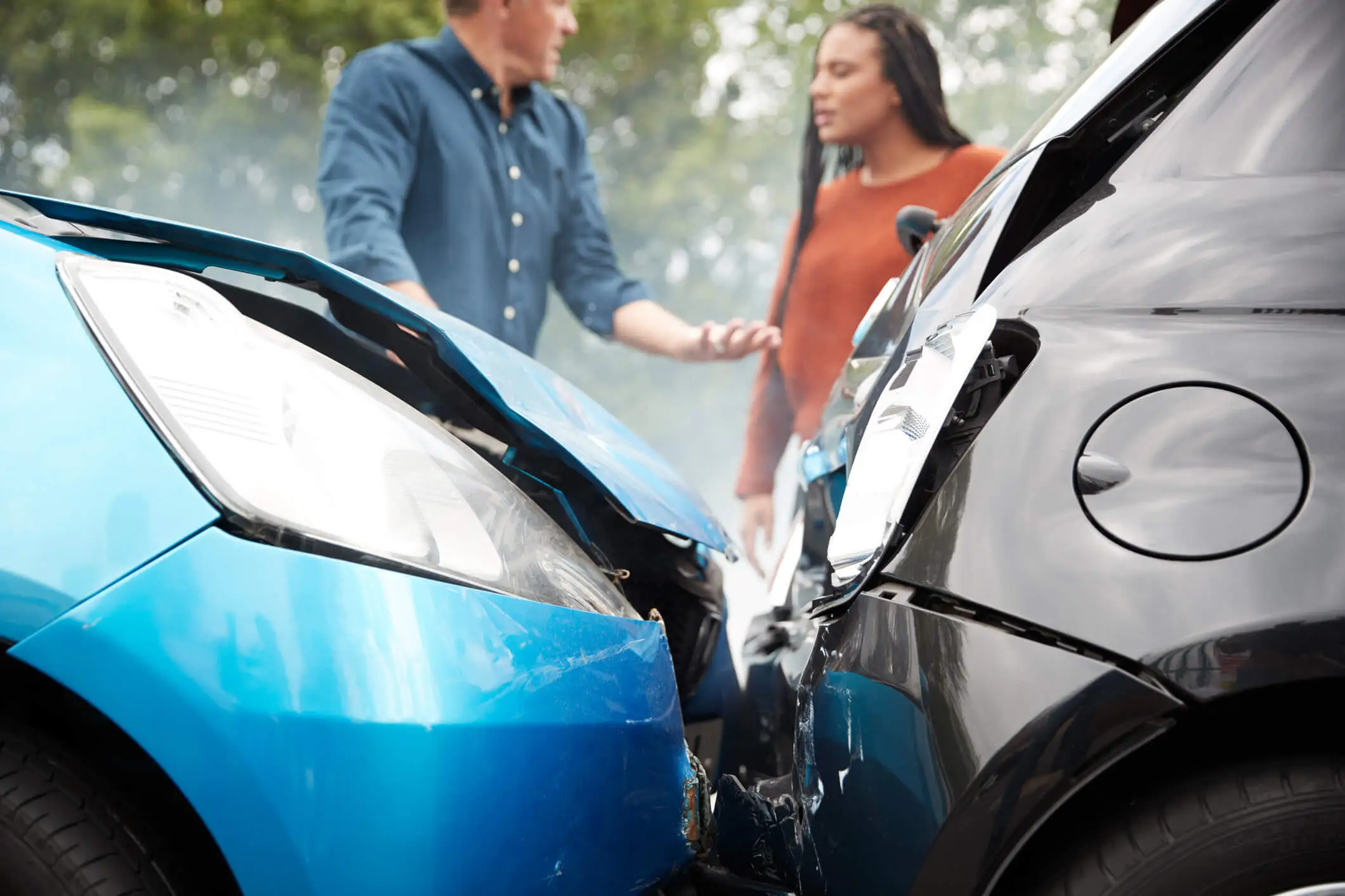 Two people arguing over car accident